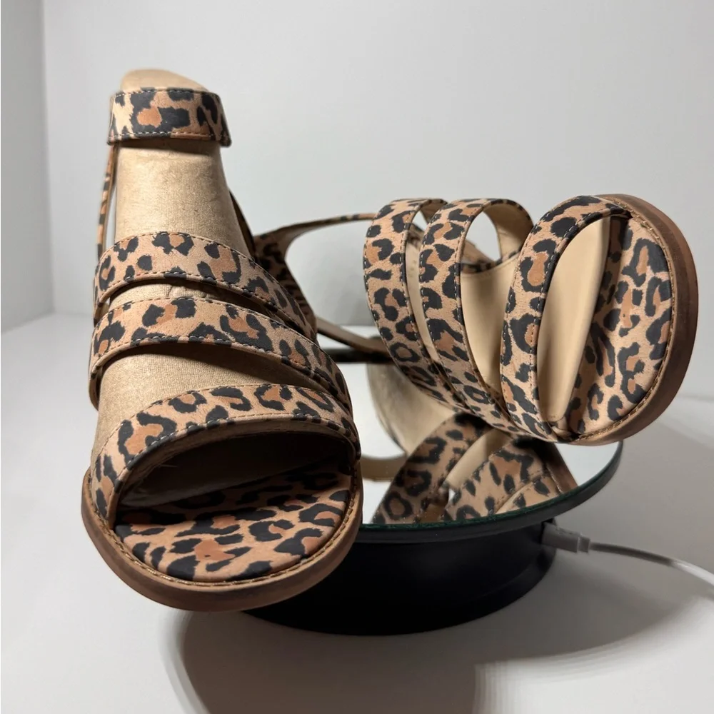 Vince Camaro Resena 7W Demi Wedge Leopard Print Platform Sandals New Tagged