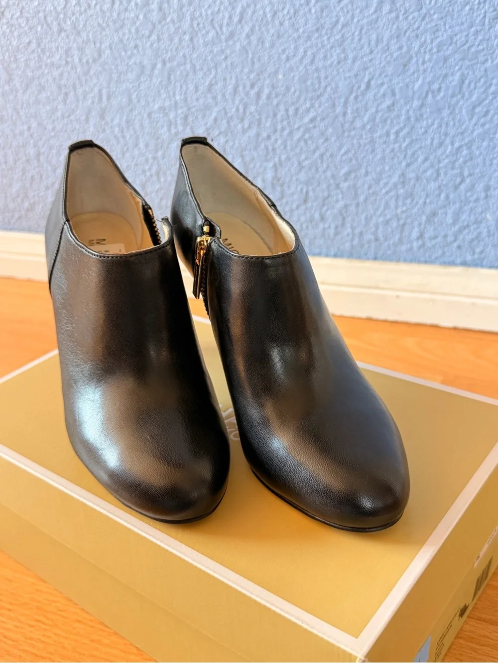 Michael by Michael Kors Sammy Black Leather Ankle Booties Size 6.5