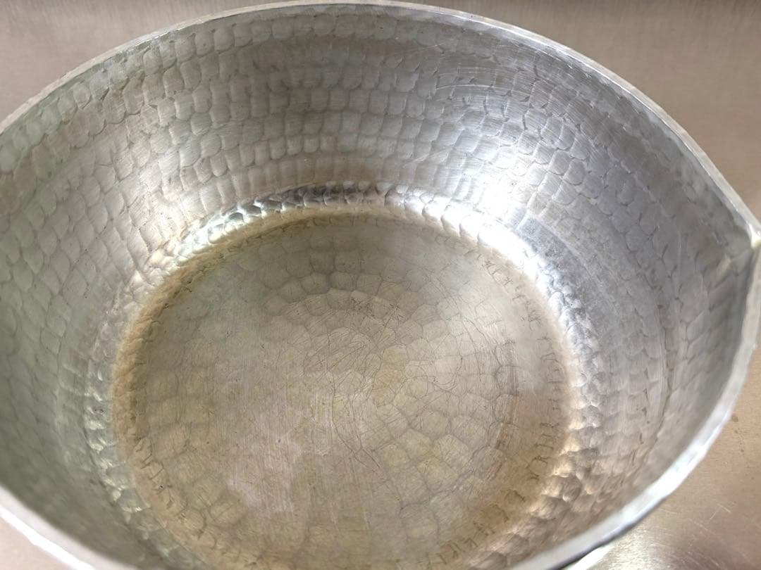 Himeno Made. Genuine Hand-Hammered Aluminum Yukihira Pan, 7-inch. Made in Japan. Double Spout. Kamaasa Shoten.