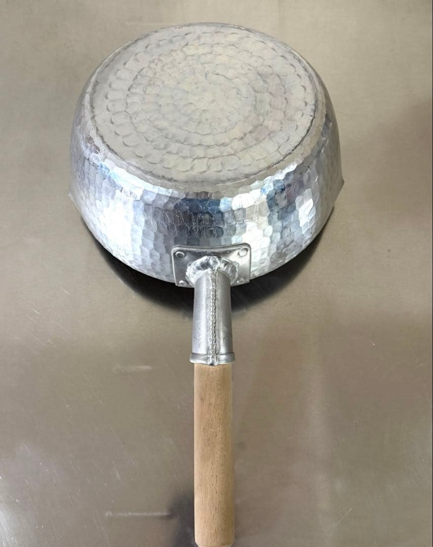 Himeno Made. Genuine Hand-Hammered Aluminum Yukihira Pan, 7-inch. Made in Japan. Double Spout. Kamaasa Shoten.